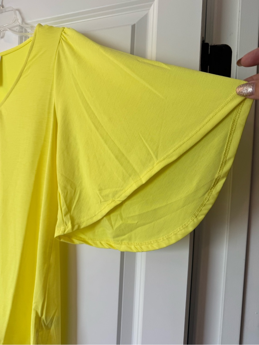 Dear Scarlett Neon Yellow V-Neck Flutter Sleeve Tunic Top Blouse NWT Size Small - Picture 3 of 4